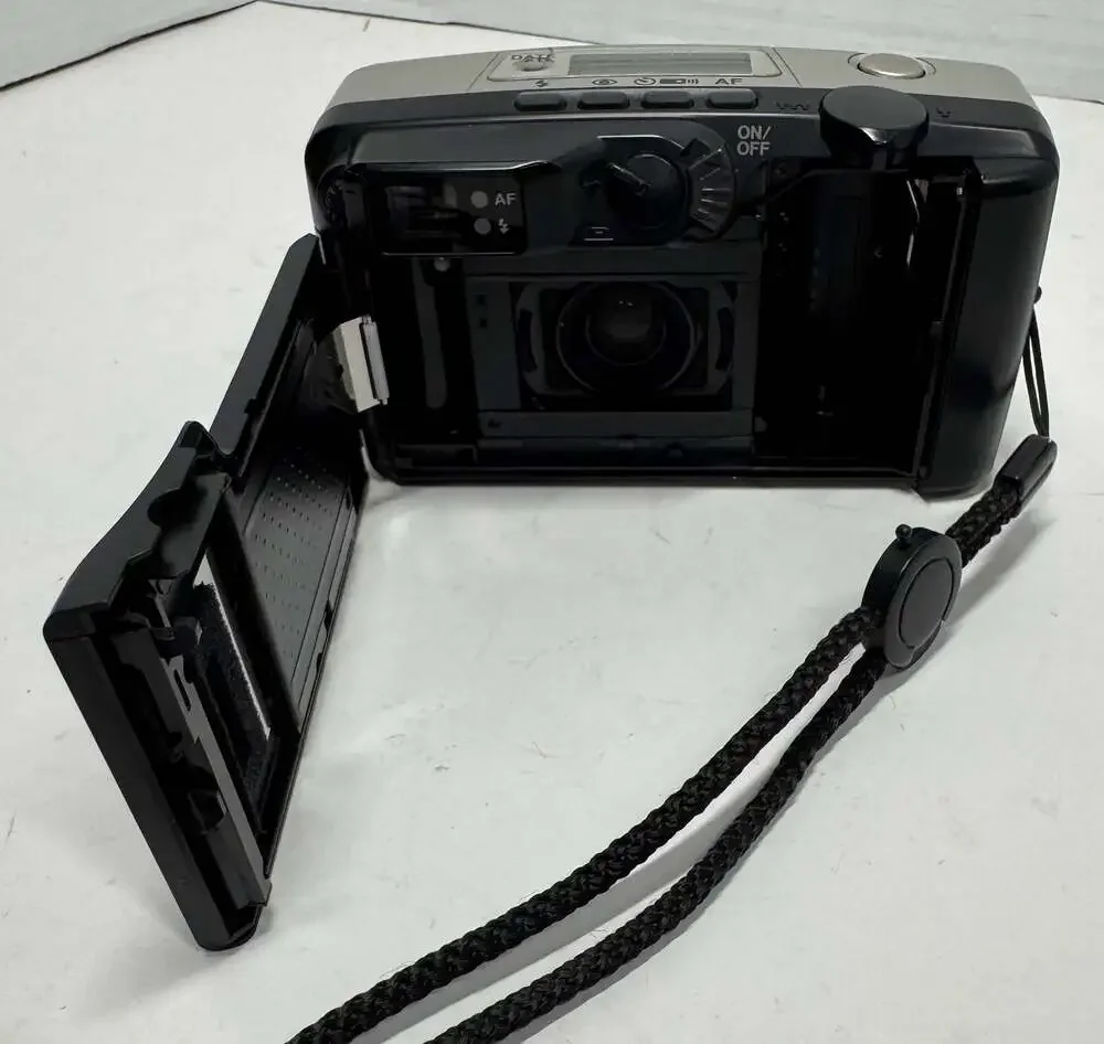 Pentax IQZoom 140M 35mm Camera with SMC Pentax Zoom Lens Read Details